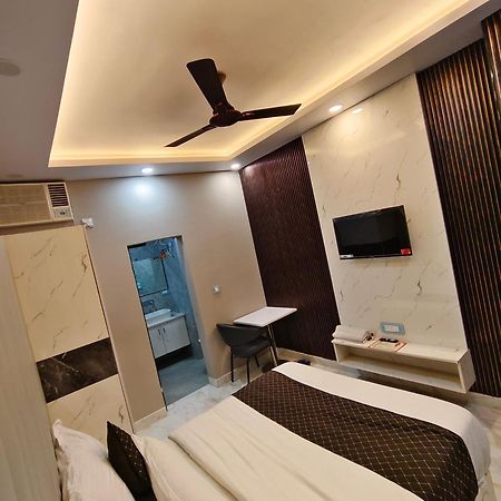 Hotel New Imperial Газиабад Екстериор снимка