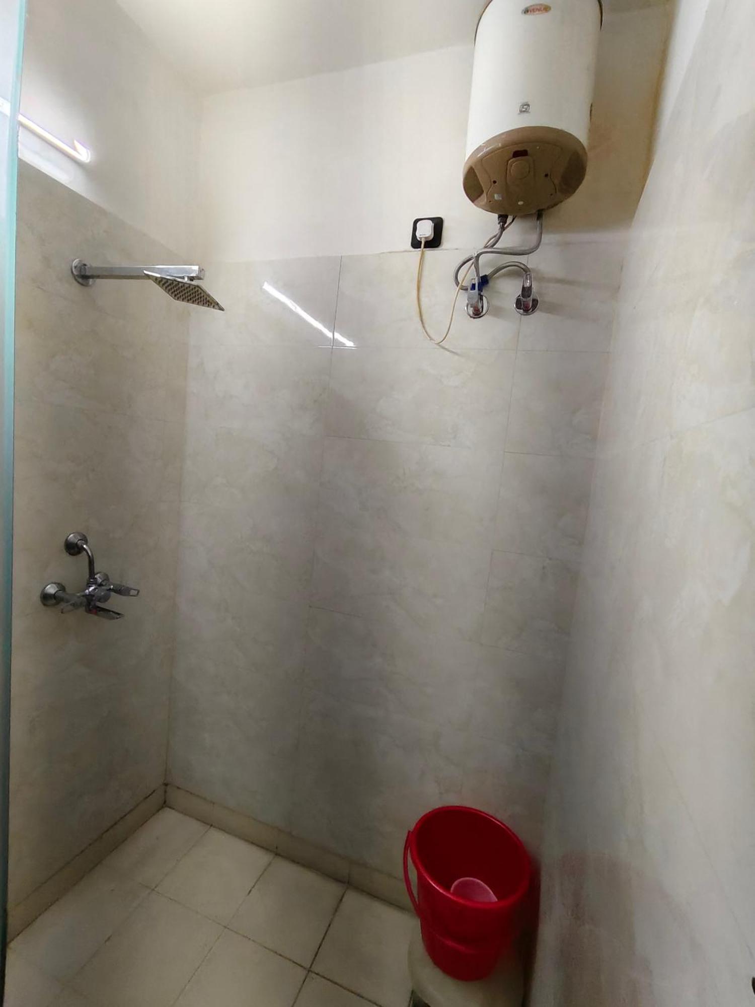 Hotel New Imperial Газиабад Екстериор снимка