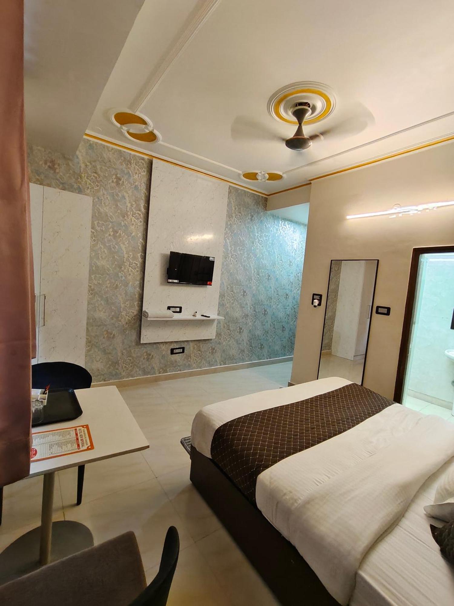 Hotel New Imperial Газиабад Екстериор снимка