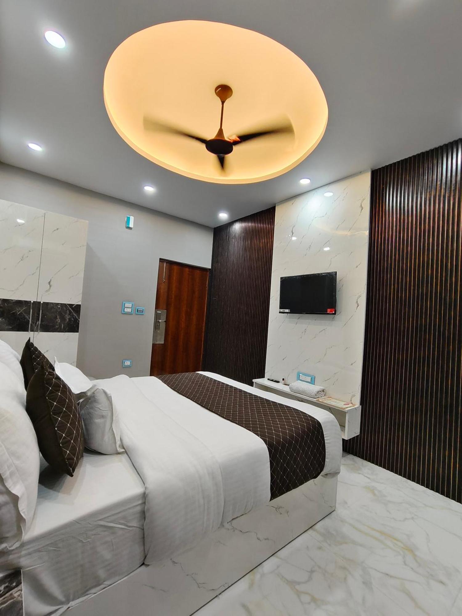 Hotel New Imperial Газиабад Екстериор снимка