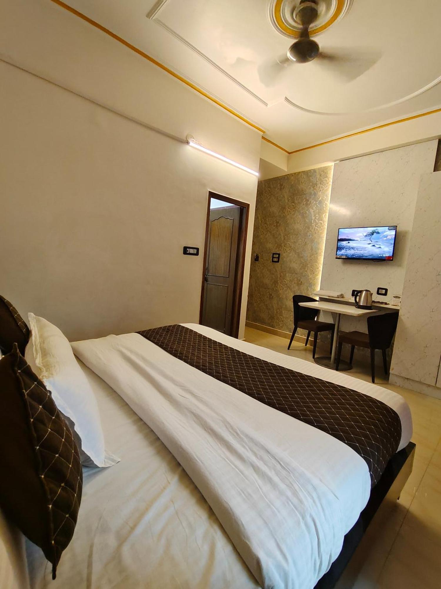 Hotel New Imperial Газиабад Екстериор снимка