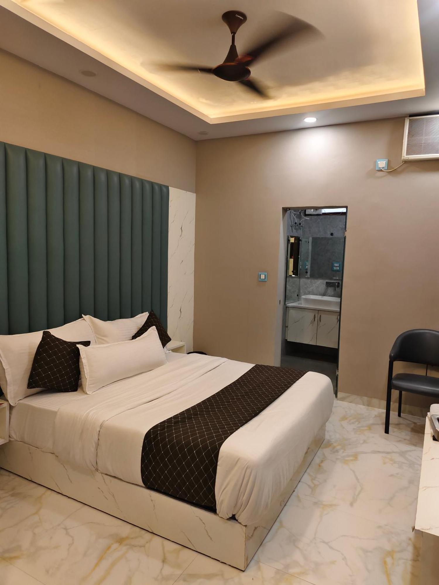 Hotel New Imperial Газиабад Екстериор снимка