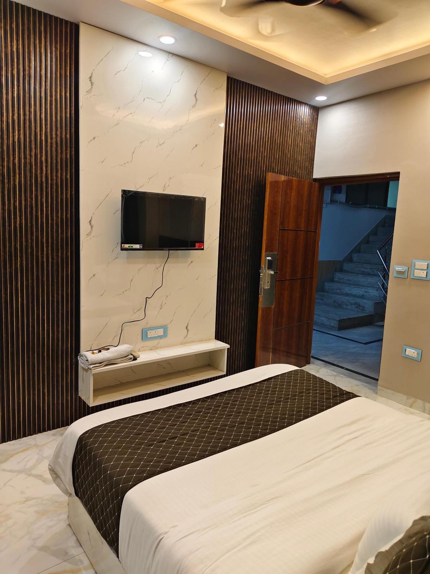 Hotel New Imperial Газиабад Екстериор снимка